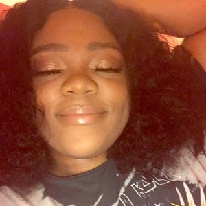 Meet your Posher, Mia's